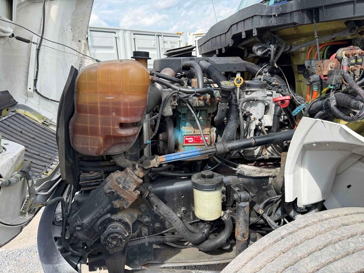 2013-international-4300m7-chipper-truck-image-15