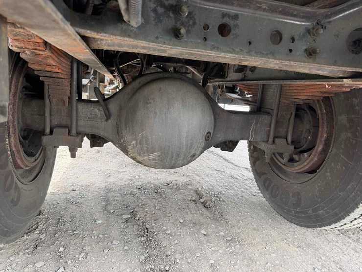 2013-international-4300m7-chipper-truck-image-11