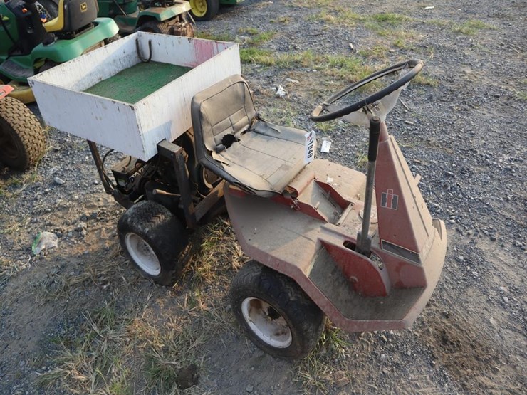 international-ek10-riding-tractor-image-1