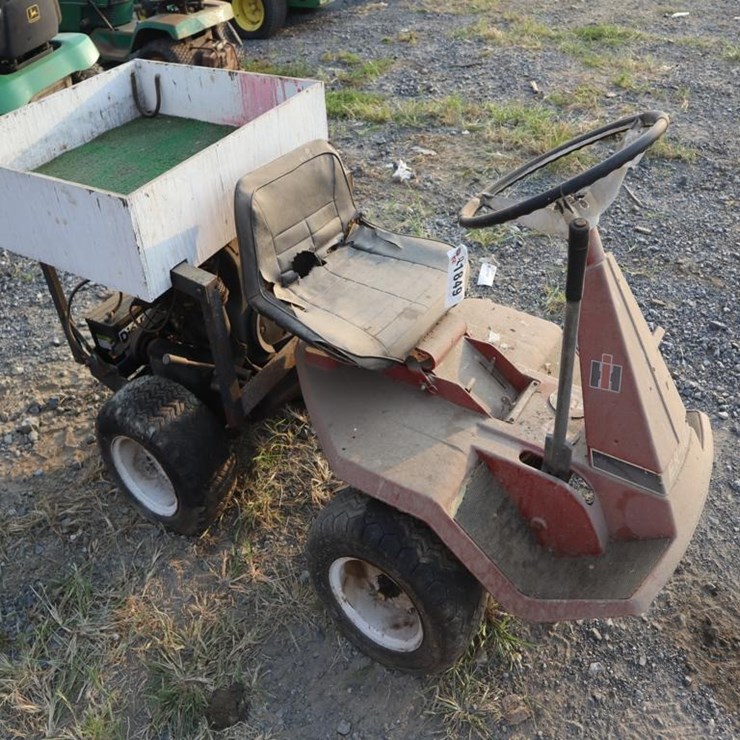 International EK10 Riding Tractor