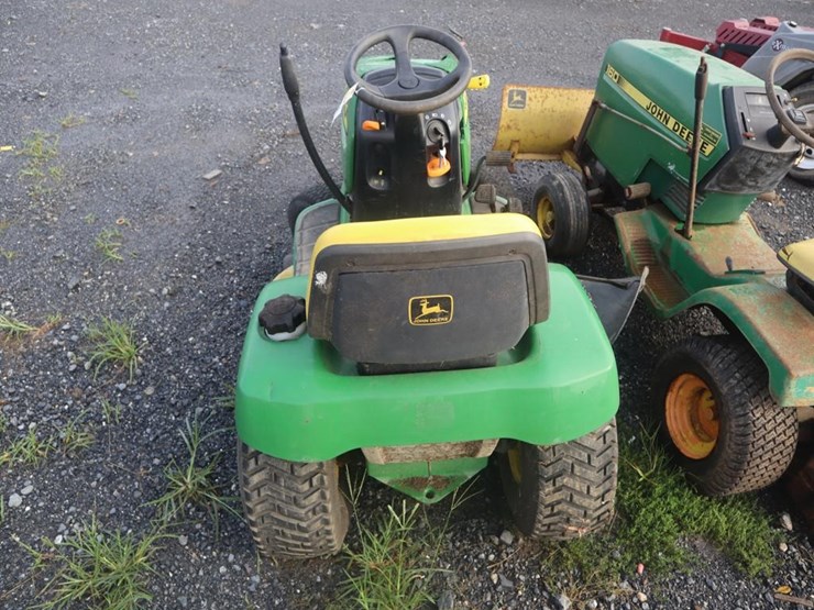 john-deere-lt155-riding-mower-image-7