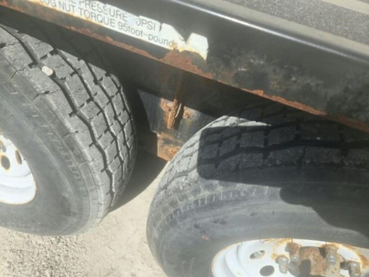 2019-caterpillar-xq230-image-24