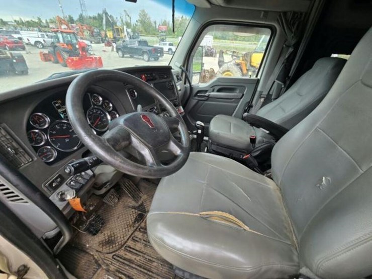 2016-kenworth-t680-image-14