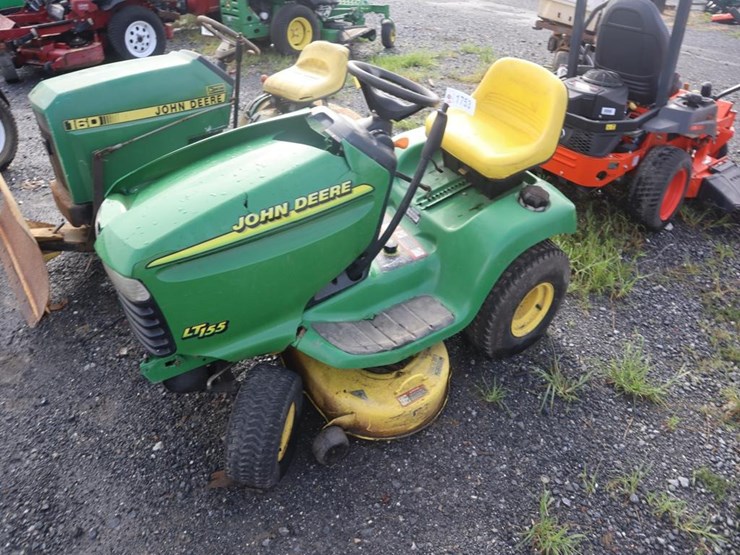 john-deere-lt155-riding-mower-image-4