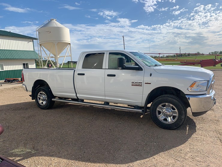 2017-dodge-2500-image-4