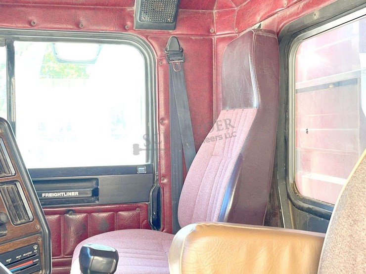 1989-freightliner-tandem-axle-grain-truck-image-39