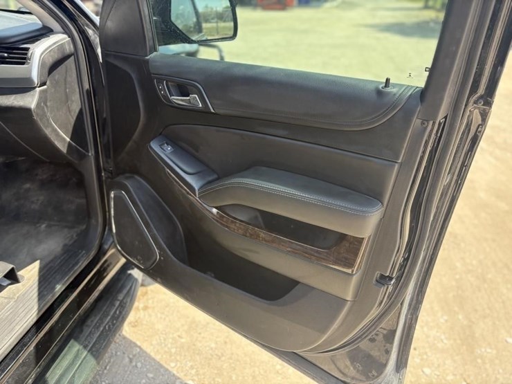 2019-chevrolet-tahoe-image-17