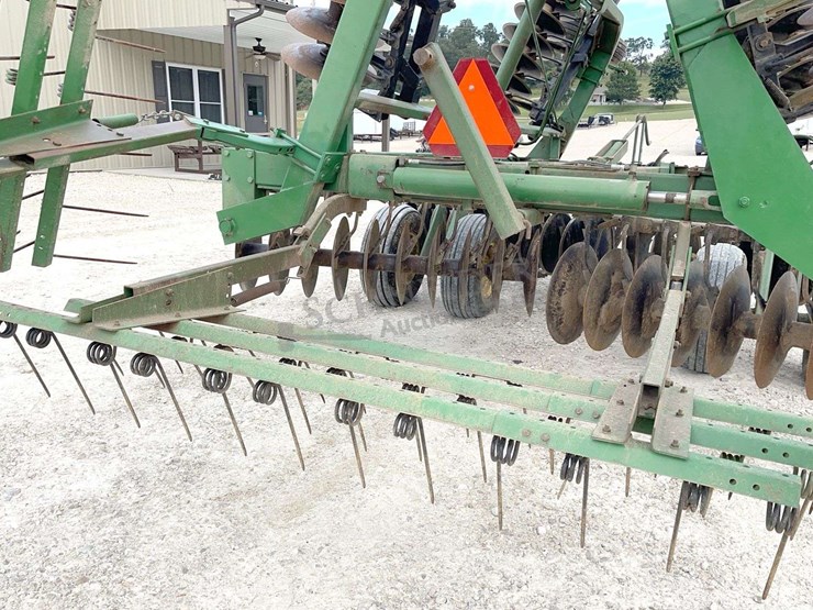 john-deere-235-image-23