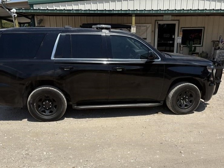 2019-chevrolet-tahoe-image-3