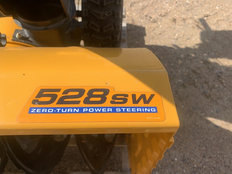 cub-cadet-528sw--snow-blower-image-11