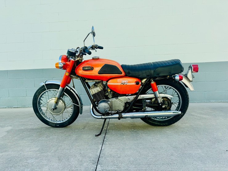 #1082a-•-1969-yamaha-r3-grand-prix-image-1