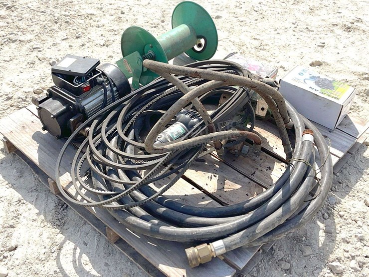 group-of-pumps,-hoses-&-hose-reel-image-2