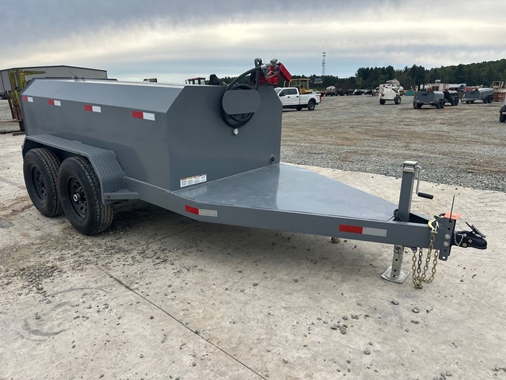 #5598-•-unused-x-star-990-gallon-fuel-trailer-image-7