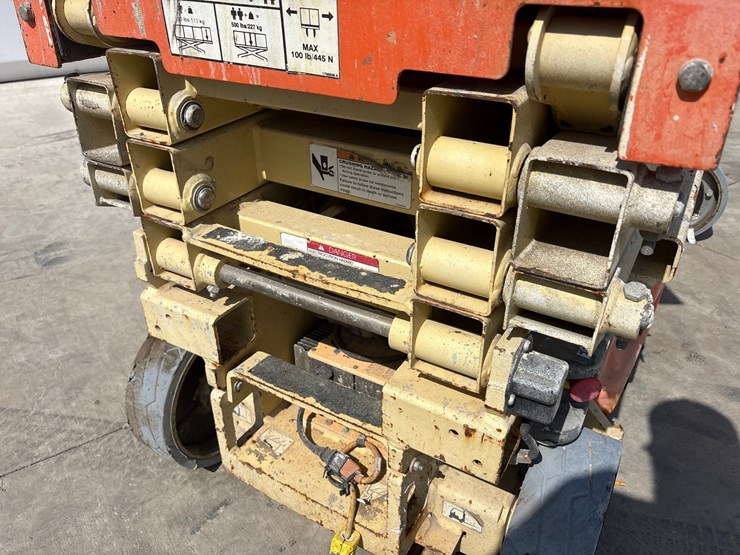 2017-jlg-1930es-image-15