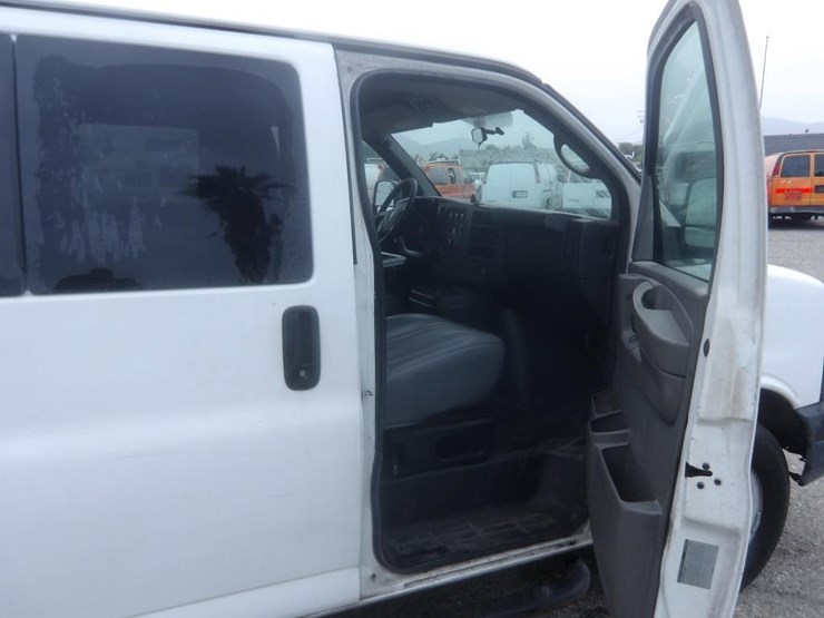 2011-gmc-3500-image-11