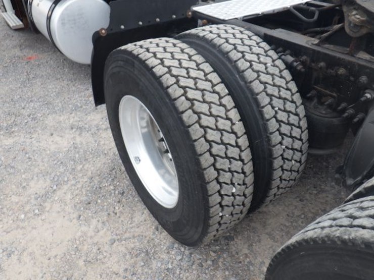 2019-freightliner-cascadia-113-image-14