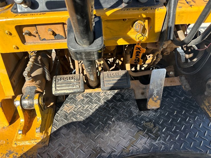 #5597-•-komatsu-fd25-7-forklift-image-26