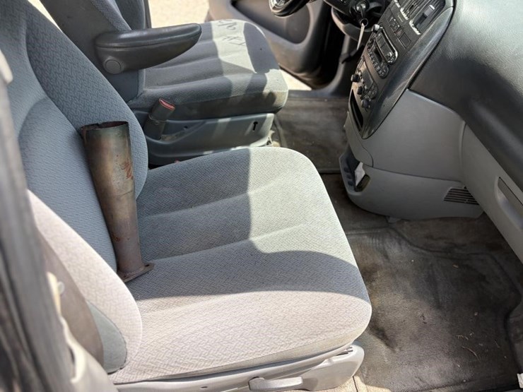 2005-dodge-grand-caravan-sxt-image-14