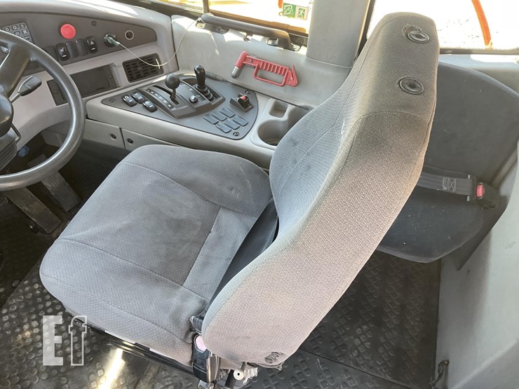 2015-volvo-a25g-image-9