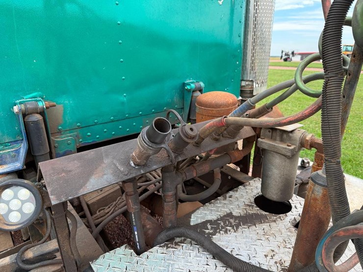 1996-peterbilt-378-image-30
