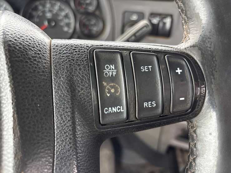 2015-peterbilt-567-image-67