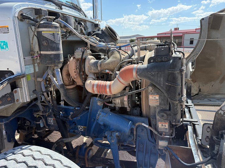 2016-peterbilt-348-image-36