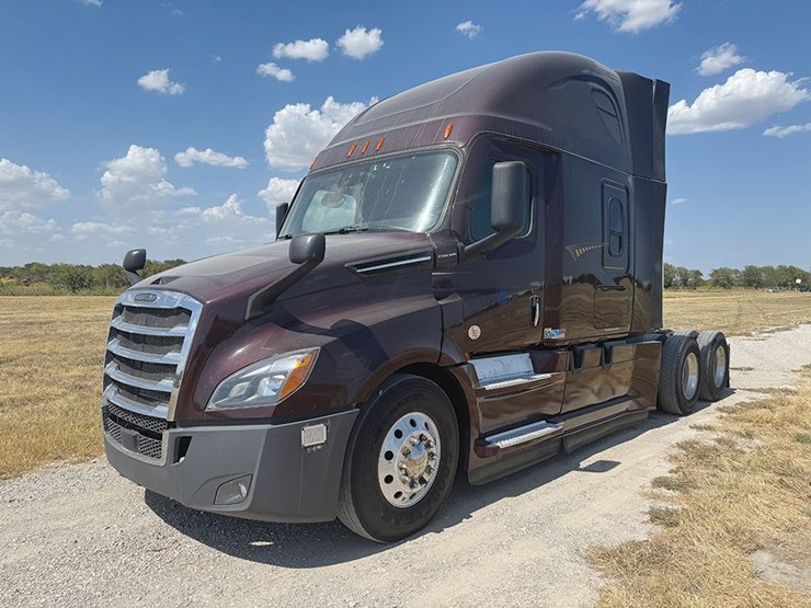 2020-freightliner-cascadia-126-image-1