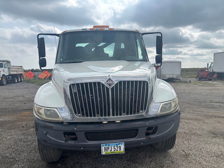 2002-international-durastar-4300-image-6