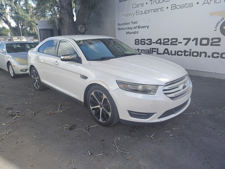 2015-ford-taurus-runs/moves-limited-image-2
