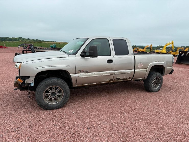 2005-chevrolet-2500hd-image-1