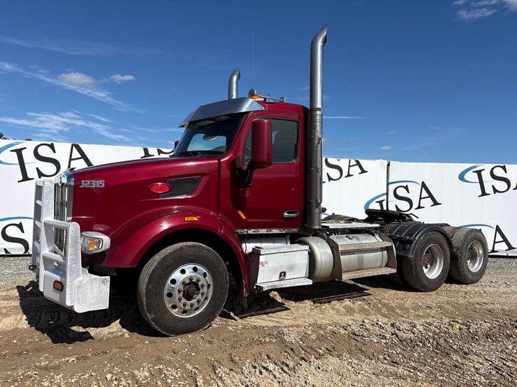2015-peterbilt-567-image-1
