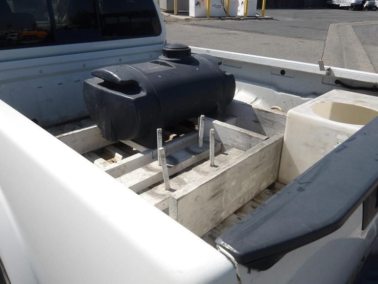2016-nissan-frontier-sv-image-12