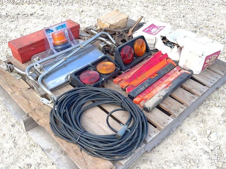 group-of-towing-accessories-&-truck-parts-image-2