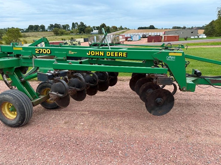 john-deere-2700-image-22