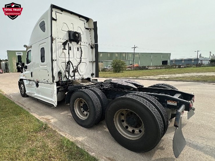 2019-freightliner-cascadia-125-image-2