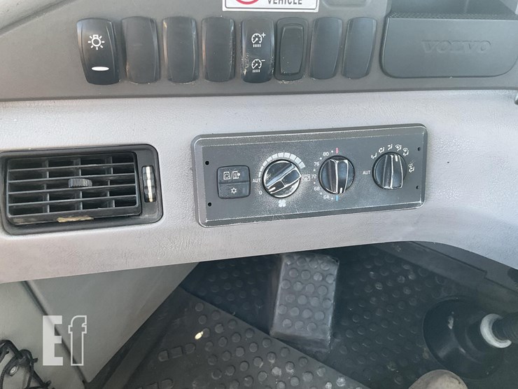 2015-volvo-a25g-image-13