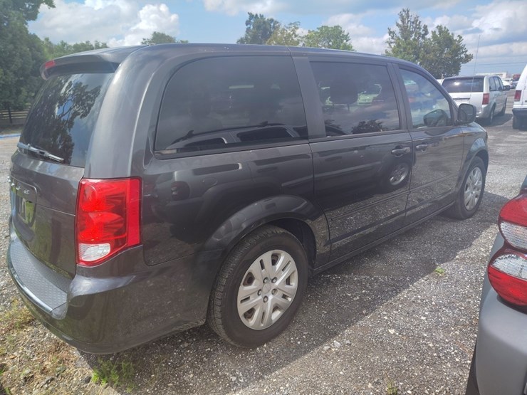 2016-dodge-grand-caravan-image-4