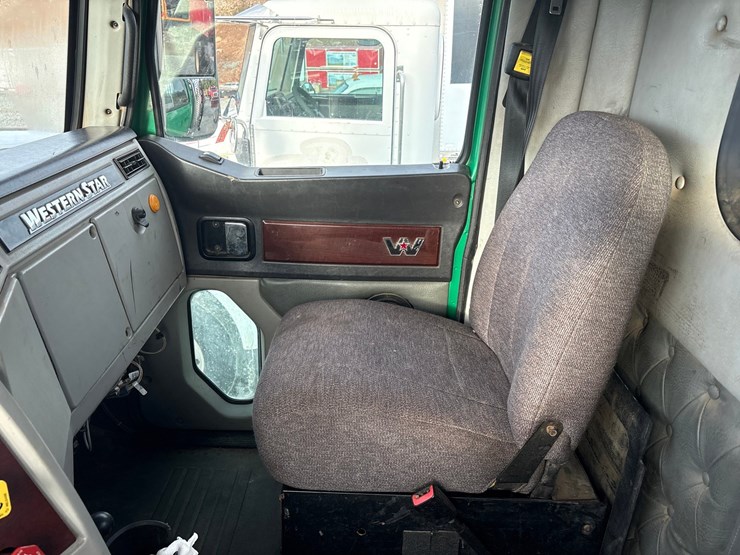 2013-western-star-4900sb-image-58