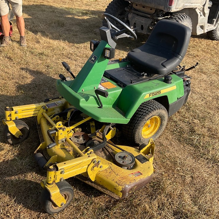 JOHN DEERE F525