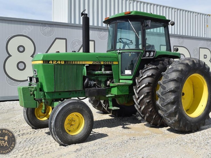 john-deere-4240-image-4