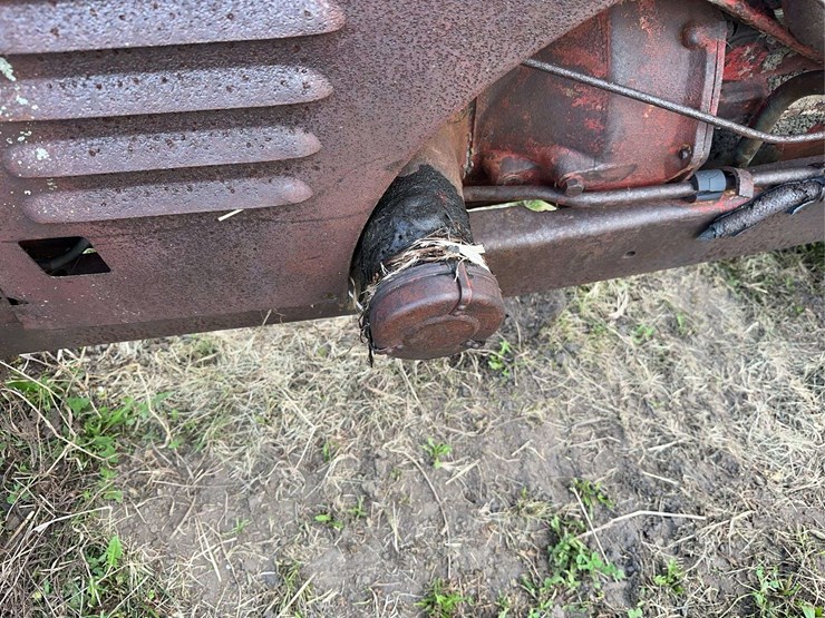 massey-harris-parts-tractor-image-15