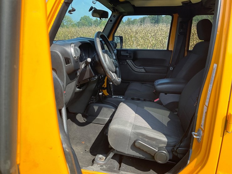 2012-jeep-wrangler-image-16