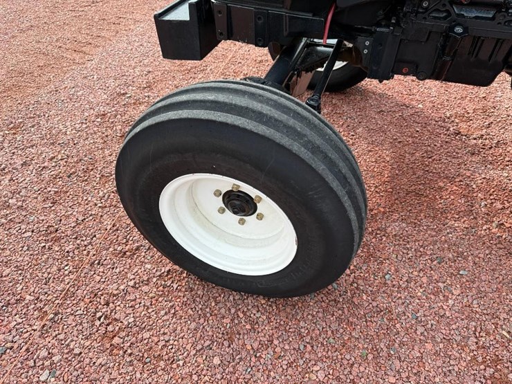 new-holland-tn60a-image-9