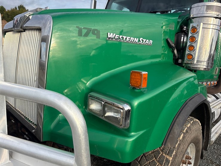 2013-western-star-4900sb-image-9