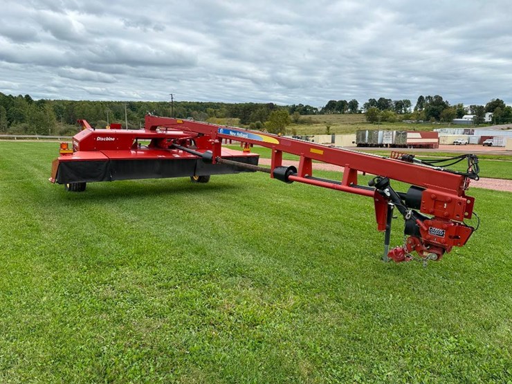 2013-new-holland-h7460-image-2