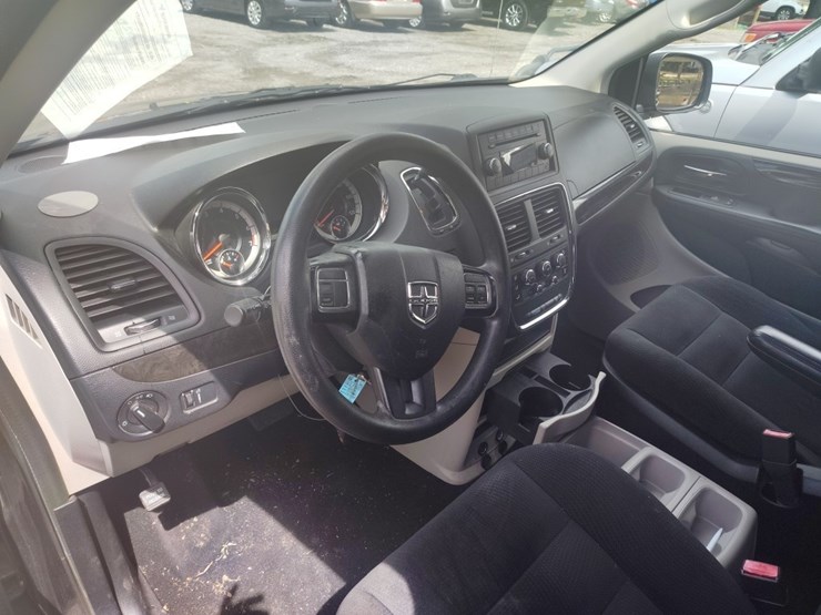 2016-dodge-grand-caravan-image-7
