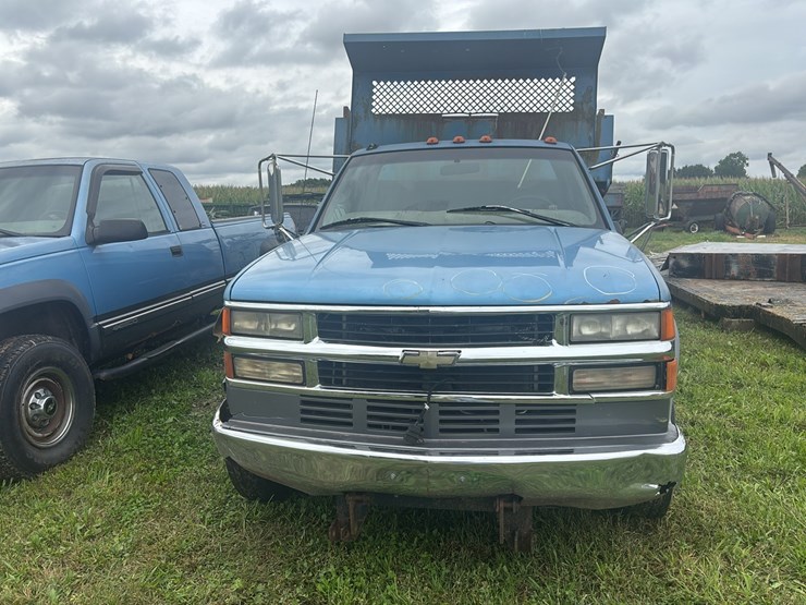 1997-chevrolet-silverado-3500-image-2
