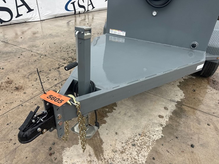 #5605-•-unused-x-star-750-gallon-fuel-trailer-image-9