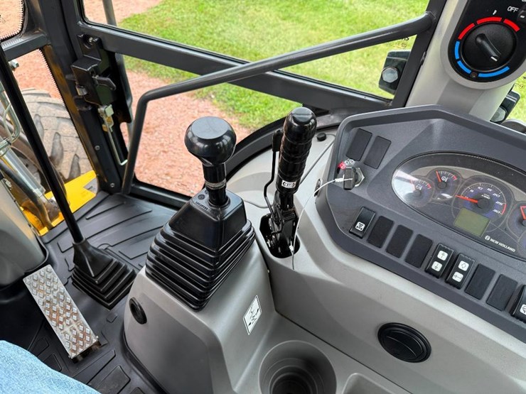 new-holland-b75d-image-47