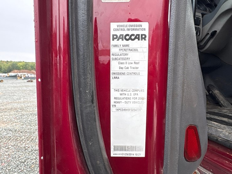 2015-peterbilt-567-image-83